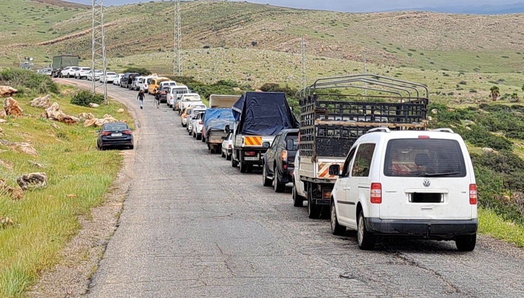 Palestinian vehicles waiting in a long queue due to intensive search procedures by Israeli forces at Tayasir checkpoint, in Tubas governorate, between the northern Jordan Valley and other parts of the northern West Bank, January 2025. Photo by a local commuter.
