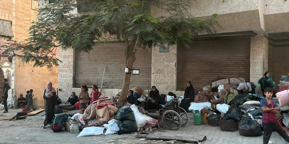 Newly displaced people in Gaza city, just hours after leaving an area of Ar Rimal neighbourhood following a warning by the Israeli military that its forces would attack a high-rise tower nearby. Photo by OCHA