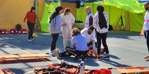 קורס עזרה ראשונה הניתן לתושבי הגדה המערבית כהכנה לקראת מקרים של חסימה, עיכוב או תקיפה של אמבולנסים. צילום: ארגון הבריאות העולמי