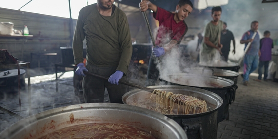 A community kitchen supported by the World Food Programme in Khan Younis, Gaza. Photo by WFP/Jaber Badwan