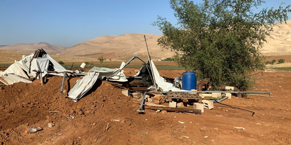 משפחה פלסטינית נאלצה להרוס את ביתה בראס אל עמוד, מזרח ירושלים. 24 באוגוסט © .2022 צילום: משרד האו״ם לתיאום עניינים הומניטריים