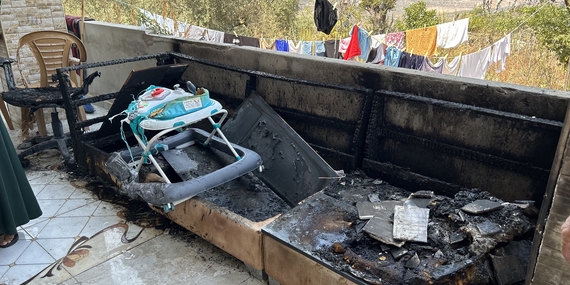 רכוש שמתנחלים ישראלים העלו באש בג'ית, באירוע שבו פלסטיני נהרג מירי. צילום: המשרד לתיאום עניינים הומניטריים