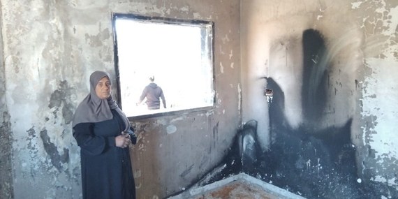 منزل تعود ملكيته لامرأة فلسطينية تبلغ من العمر 65 عامًا وحفيدها وقد لحقت به أضرار فادحة بسبب هجوم شنّه المستوطنون الإسرائيليون على قرية جالود، نابلس. تصوير: إحدى المنظمات الشريكة