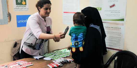 The distribution of nutrition items for children in Gaza. Photo by UNICEF/Nateel