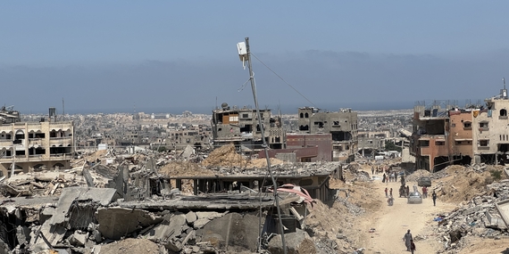 הרס רב בבני סוהילא, חאן יונס. צוותי האו"ם דיווחו שכמעט כל בניין באזור נהרס או ניזוק בעקבות פלישות חוזרות ונשנות. צילום: תמבה לינדן- משרד האו"ם לתיאום עניינים הומניטריים