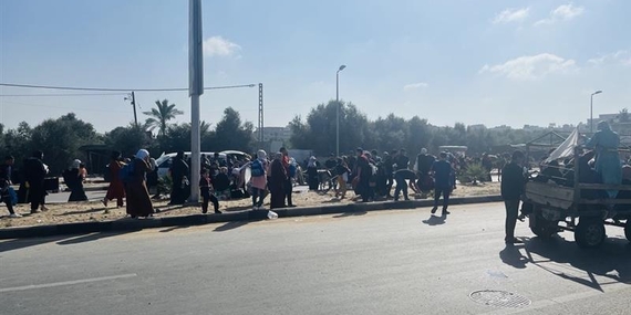 Displaced Palestinians walking south in central Gaza Strip. Photo by OCHA, 6 November 2023
