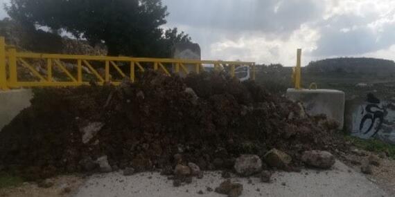 Road gate controlling access to Deir Nidham, 20 February 2020. Photo by OCHA.