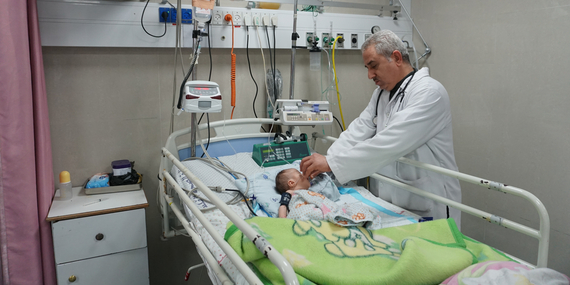 יחידת טיפול נמרץ בבית החולים אל־רנטיסי שבעזה, 30 בינואר 2018. תצלום: משרד האו״ם לתיאום עניינים הומניטריים