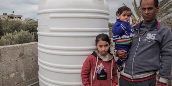 Ismael with his children. Photo by GVC