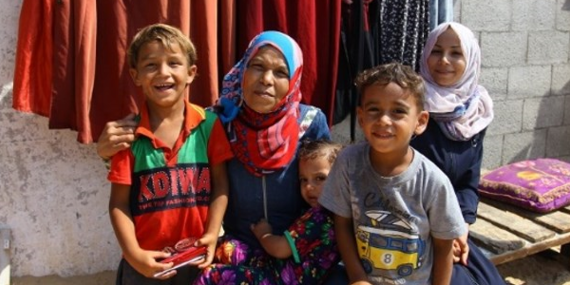 Miassar Zo’orb with family members, in front of their home. Photo by Secours Islamique France