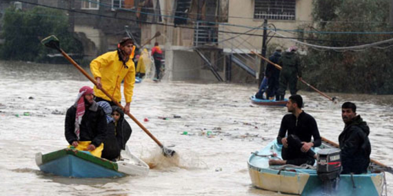 Civil Defense staff evacuating people from Al Nafaq area in Gaza City, 2013. Photo by Shareef Sarhan\UNRWA