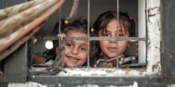 Rimas, 7, and her sister, Layan, 11, at risk of eviction from their rented home in Jabalia (Gaza),  August 2019. ©  Photo by Ahmed Mashharawi, NRC