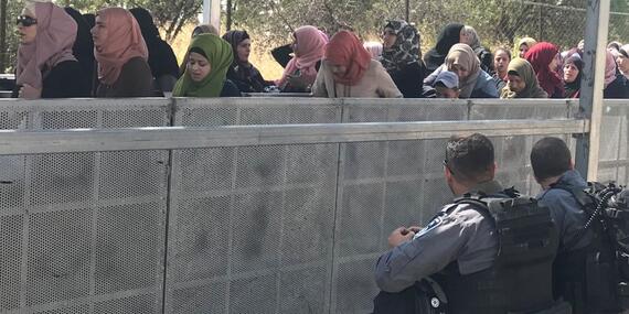 Gilo checkpoint between Bethlehem and Jerusalem, third Friday of Ramadan, 1 June 2018. Photo by OCHA.