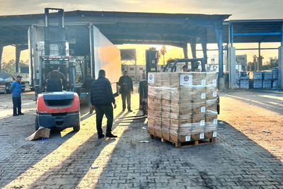 In December 2023, packages of food are prepared for delivery to people taking shelter in communal spaces. Photo: ACTED