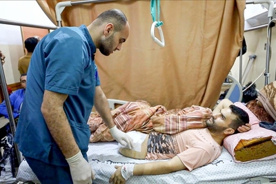 A medical team member attending the wounds of a Palestinian in Gaza. Photo by the World Health Organization