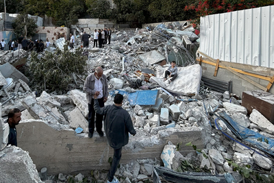منطقة البستان في سلوان بالقدس الشرقية، حيث هُجّر 42 فلسطينيًا، معظمهم من الأطفال، يوم الثلاثاء عندما هدمت السلطات الإسرائيلية تسعة منازل. حسب ما أفاد أحد السكان: «ليس لدينا مكان آخر نذهب إليه. سننام فوق الأنقاض.» تصوير مكتب الأمم المتحدة لتنسيق الشؤون الإنسانية.