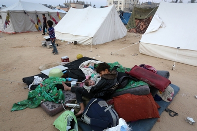 The new influx of displaced people into Rafah has further exacerbated conditions related to the already overcrowded space and limited resources. The spread of diseases in Gaza has reportedly intensified. Photo by UNRWA