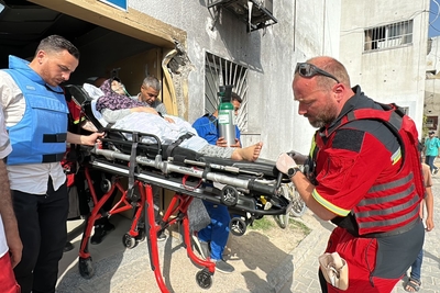 An emergency medical team in action. Photo: World Health Organization.