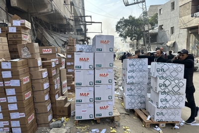 وصول المساعدات الإنسانية إلى جباليا خلال المرحلة الأولى لاتفاق وقف إطلاق النار، 3 شباط/فبراير 2025. تصوير مكتب الأمم المتحدة لتنسيق الشؤون الإنسانية/أولغا تشيريفكو