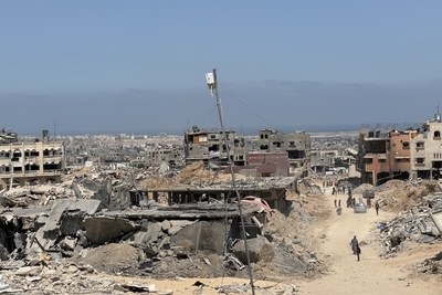 הרס רב בבני סוהילא, חאן יונס. צוותי האו"ם דיווחו שכמעט כל בניין באזור נהרס או ניזוק בעקבות פלישות חוזרות ונשנות. צילום: תמבה לינדן- משרד האו"ם לתיאום עניינים הומניטריים