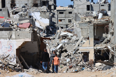 الدمار في خانيونس، 10 نيسان/أبريل 2024. تصوير مكتب الأمم المتحدة لتنسيق الشؤون الإنسانية/ثيمبا ليندن