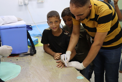 Vaccinating children for polio in Gaza. Photo by OCHA/Themba Linden