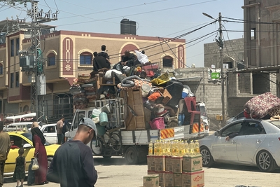 أفراد نازحون من رفح. تصوير مكتب الأمم المتحدة لتنسيق الشؤون الإنسانية