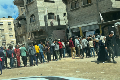 Palestinians queueing for food assistance in front of a distribution point in Khan Younis. Photo: OCHA/Olga Cherevko