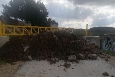 Road gate controlling access to Deir Nidham, 20 February 2020. Photo by OCHA.