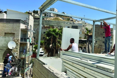 משפחה פלסטינית נאלצה להרוס את ביתה בראס אל עמוד, מזרח ירושלים. 24 באוגוסט © .2022 צילום: משרד האו״ם לתיאום עניינים הומניטריים