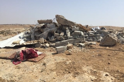 هدم منزل مموّل من قبل الصندوق الإنساني للأرض الفلسطينية المحتلة في قواويس في الخليل في 3 أيلول/ سبتمبر. تصوير مكتب الأمم المتحدة لتنسيق الشؤون الإنسانية ( أوتشا)