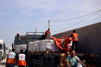 تفريغ المعونات في قطاع غزة. تصوير اليونيسف/البابا