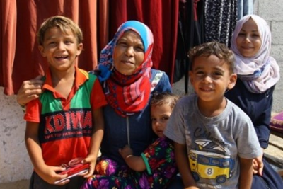 Miassar Zo’orb with family members, in front of their home. Photo by Secours Islamique France