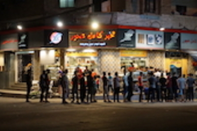 فلسطينيون يصطفون أمام مخبز في غزة، 5 اب/أغسطس 2022. تصوير مكتب الأمم المتحدة لتنسيق الشؤون الإنسانية
