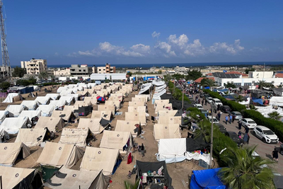 مهجرون يقيمون في خيام جنوب قطاع غزة. تصوير الأونروا. 19 تشرين الأول/أكتوبر 2023