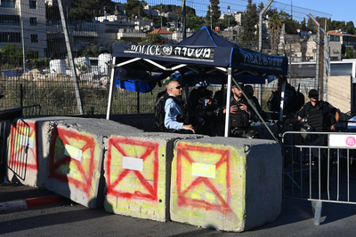 כוחות ישראליים מגבילים תנועת בני אדם בתוך שכונת שייח׳ ג׳ראח הפלסטינית, שבירושלים המזרחית, 22 במאי 2021. צילום: טניה חבג׳וקה עבור משרד האו״ם לתיאום עניינים הומניטריים